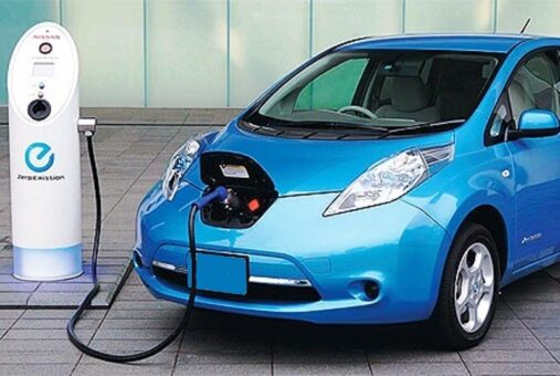 Electric vehicles to help in saving $2 billion oil import payment: adviser