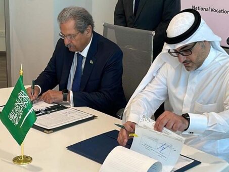 Pakistan, Saudi Arabia sign agreement for employment