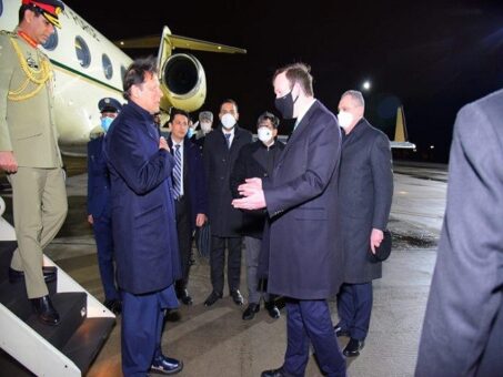 Pakistan premier arrives Russia after two decades