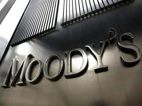 Moody’s changes Pakistan’s outlook to negative