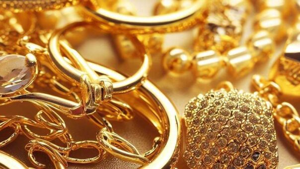 Gold Prices in Pakistan Fall Sharply to Rs 214,100 per Tola